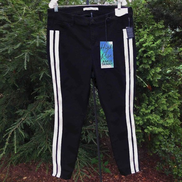 Celebrity Pink Plus Hi-rise Ankle Skinny Jeans NWT - Picture 1 of 5